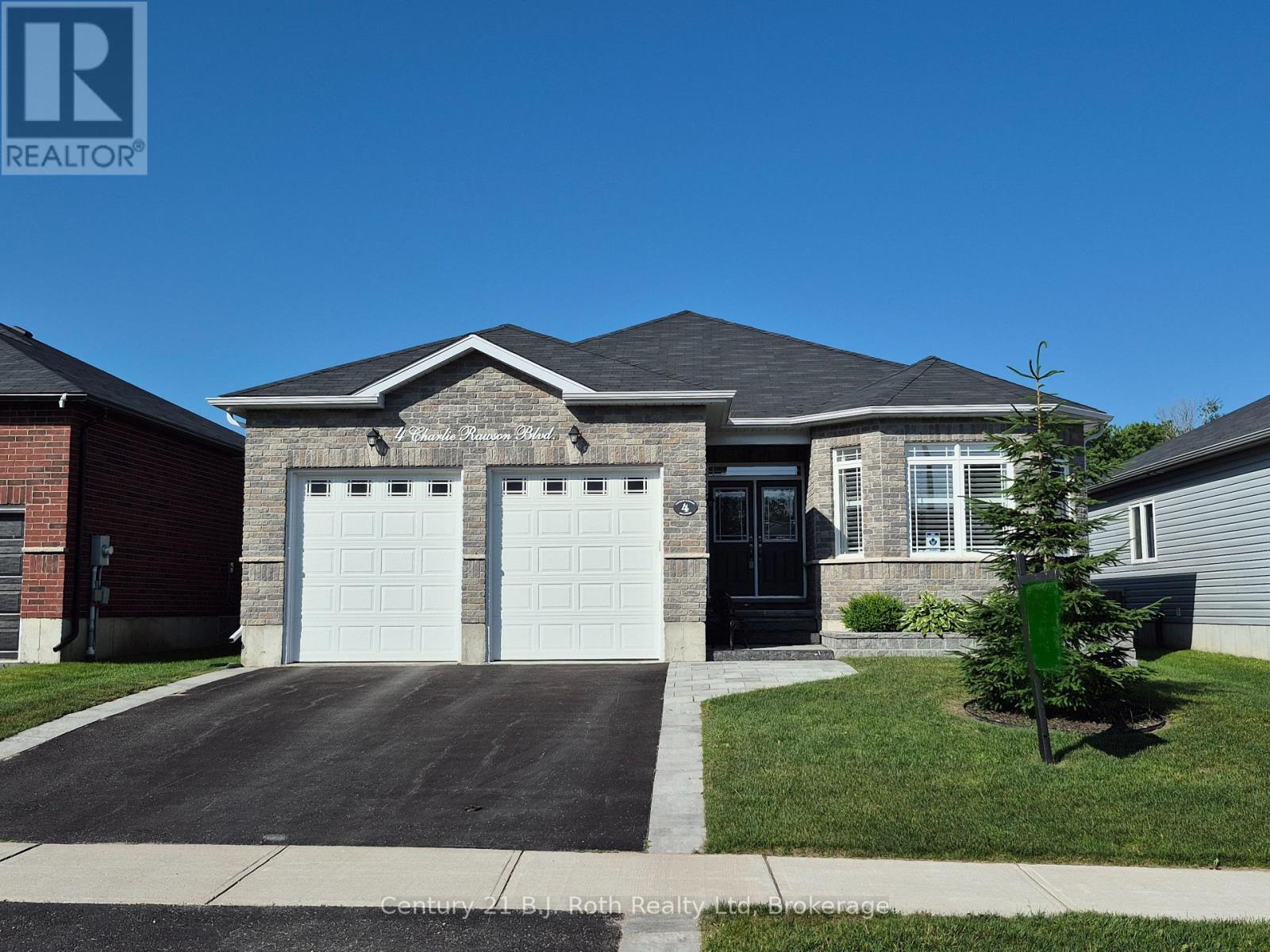 Property Photo: 4 Charlie Rawson Boulevard ON L0K 2A0