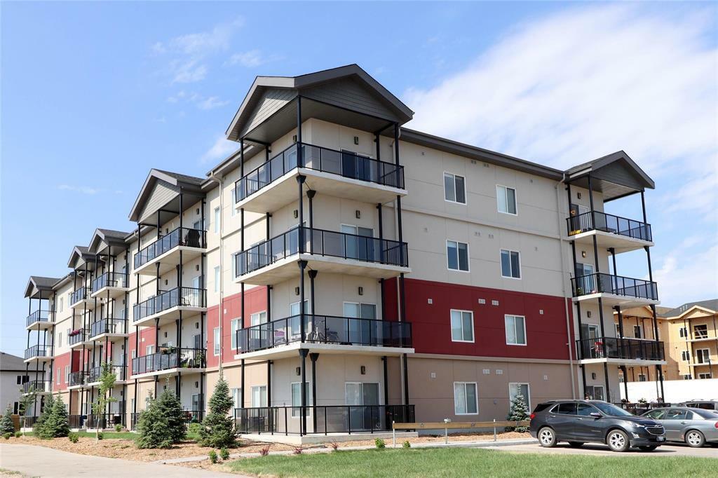 Property Photo: 50 Philip Lee Drive MB R3W 0P7