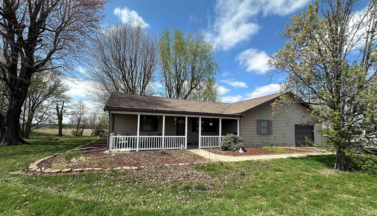 Property Photo:  2462 S County Road 200 E  IN 47882 