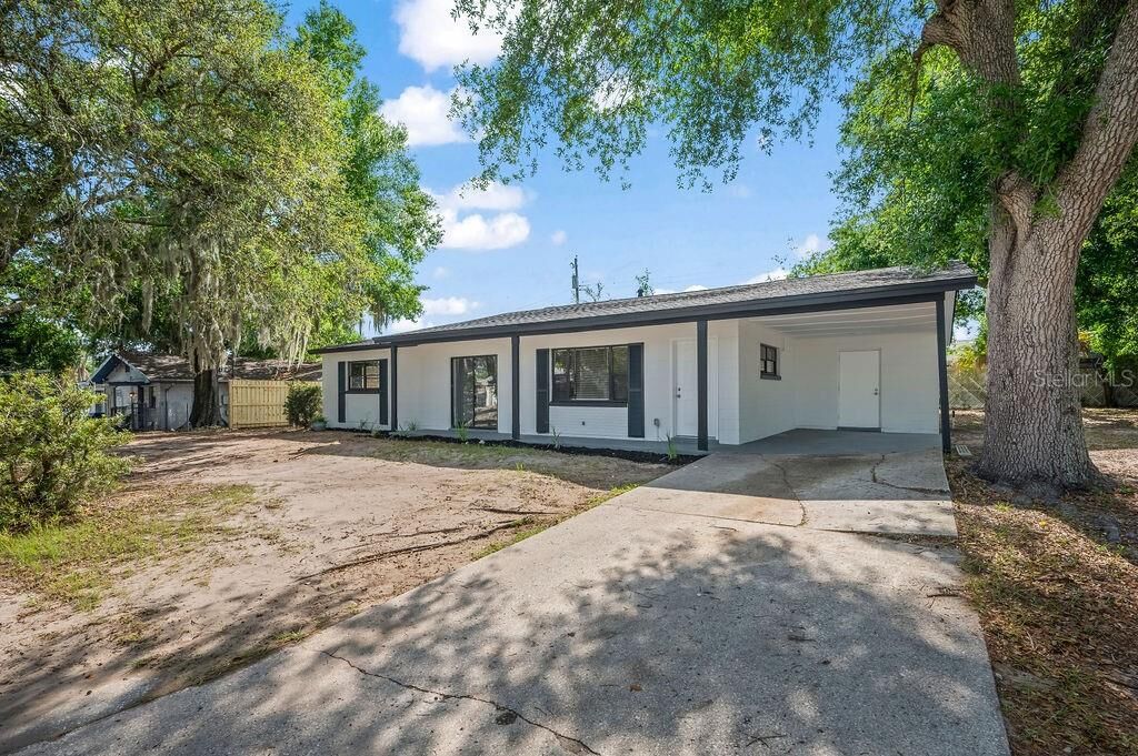 Property Photo:  2005 9th Court NE  FL 33881 