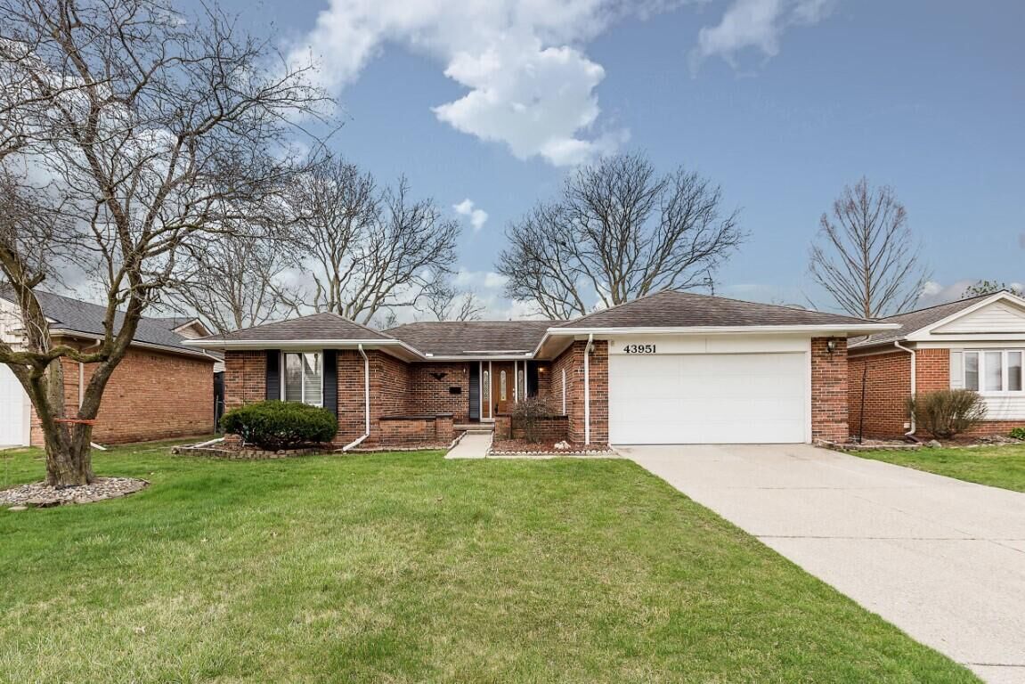 Property Photo: 43951 Bannnockburn Drive MI 48187