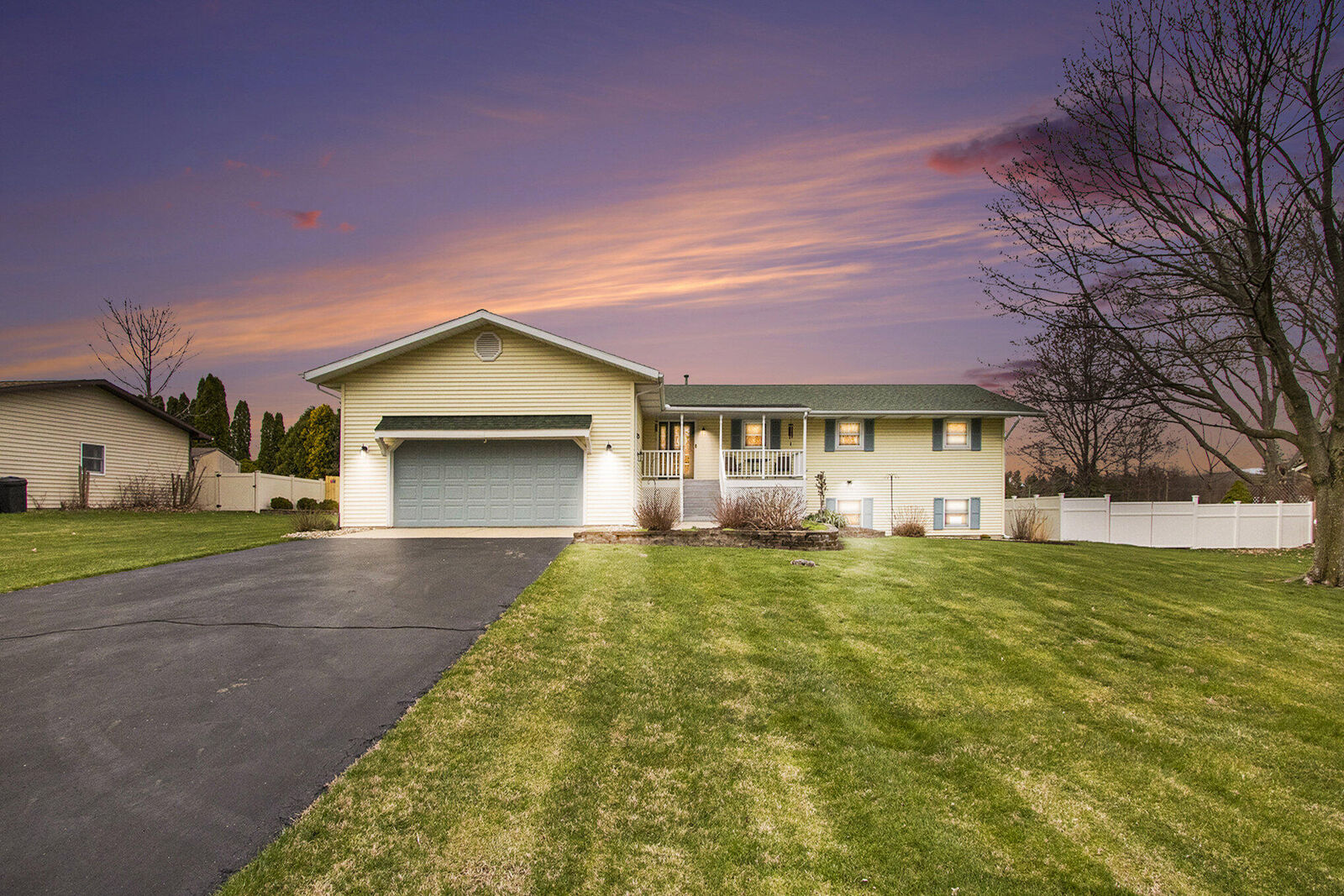 Property Photo:  1639 Northfield Parkway  MI 49085