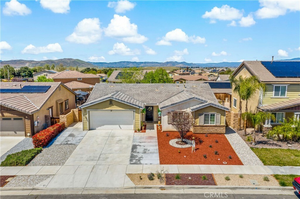 Property Photo: 298 Gilia Street CA 92543