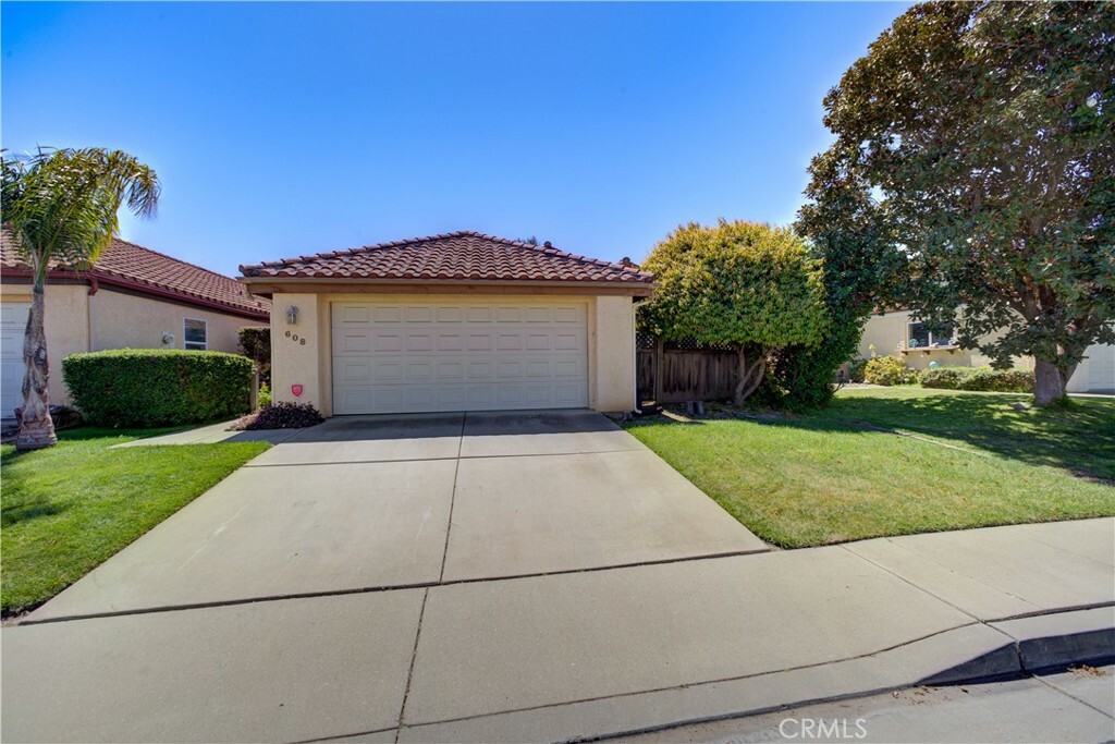 Property Photo:  608 Mayten Street  CA 93458 
