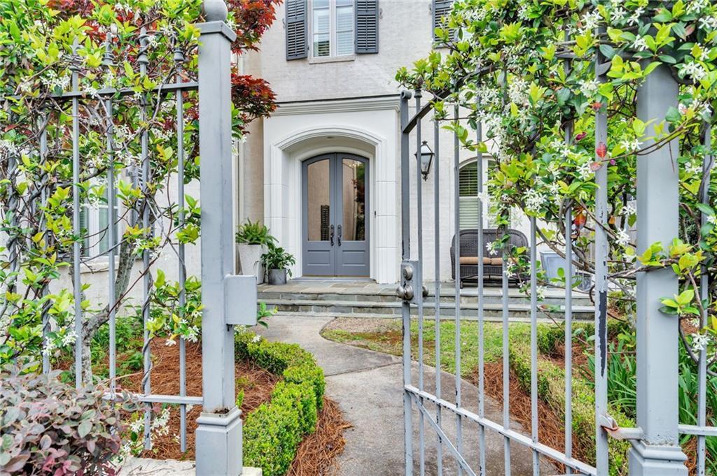 Property Photo: 225 Ridgewood Drive LA 70005