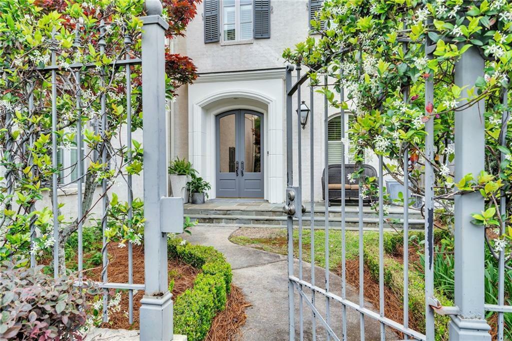 Property Photo: 225 Ridgewood Drive LA 70005