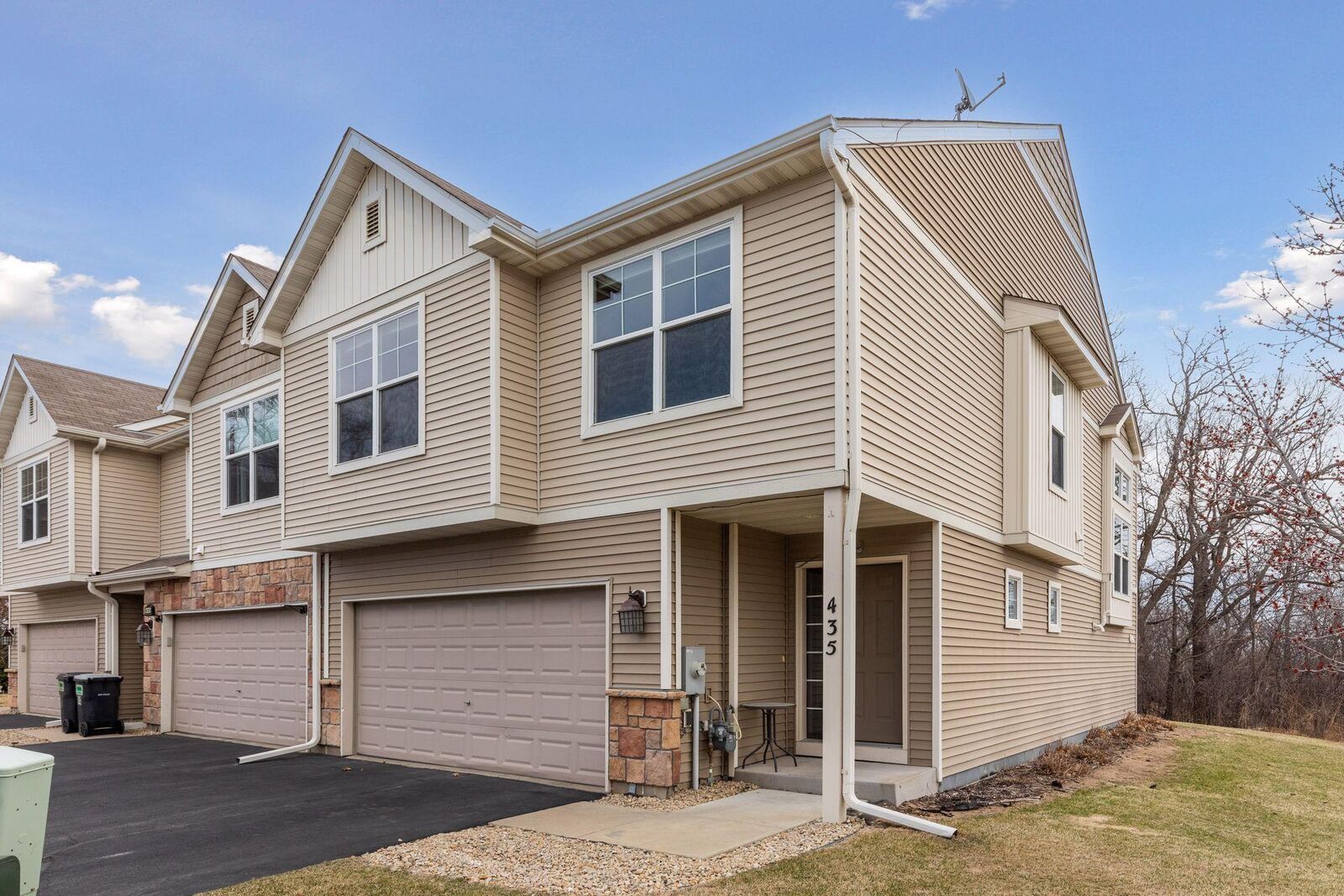 Property Photo:  435 Stonewood Lane  MN 55306 