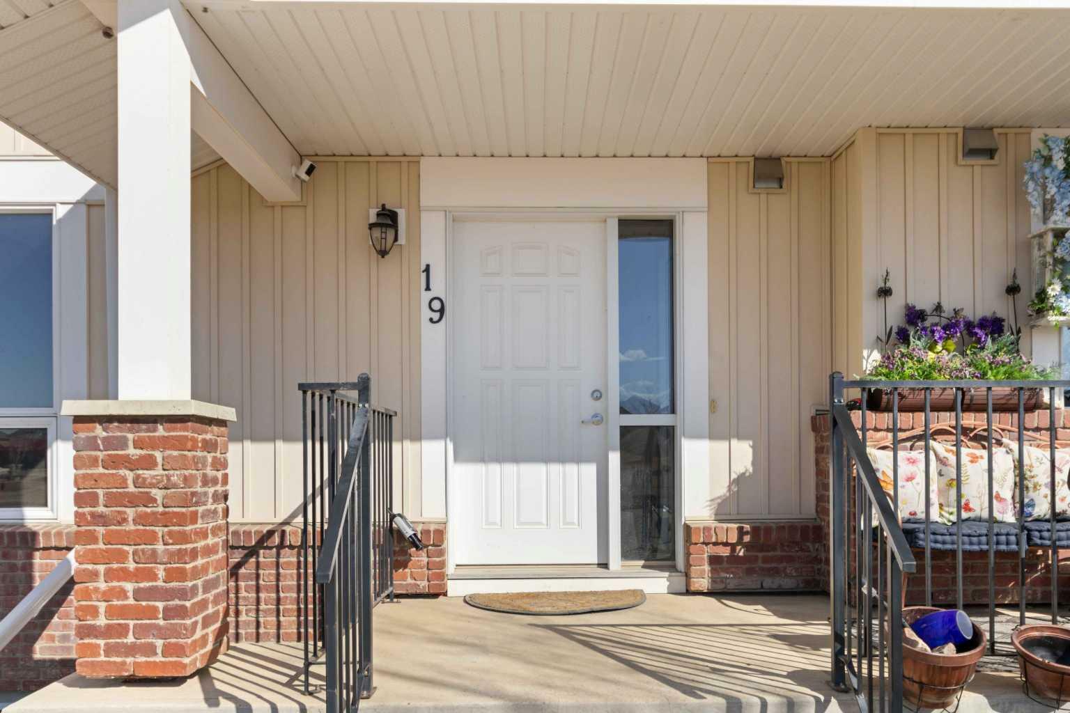 Photo de la propriété: 248C Grosbeak Way 19 AB T9K 0W1