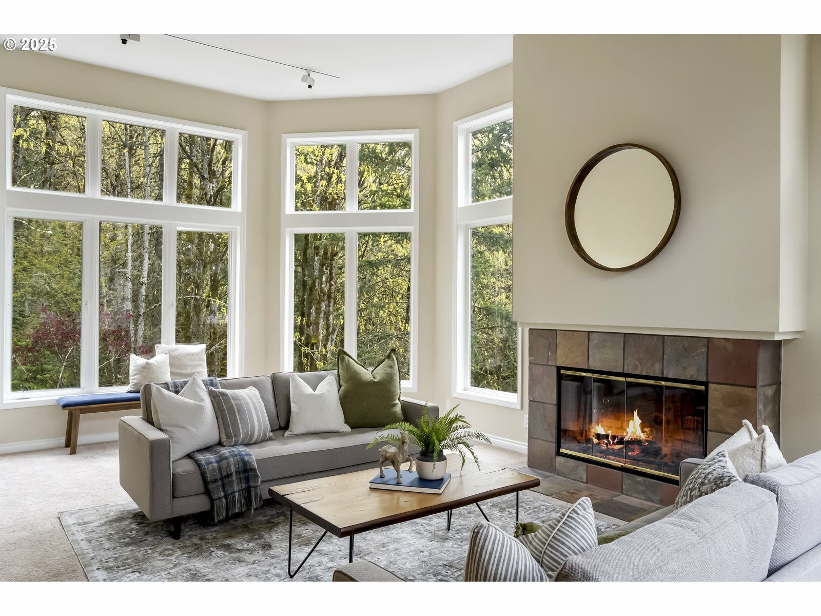 Property Photo: 1916 NW Runnymeade Ct OR 97229