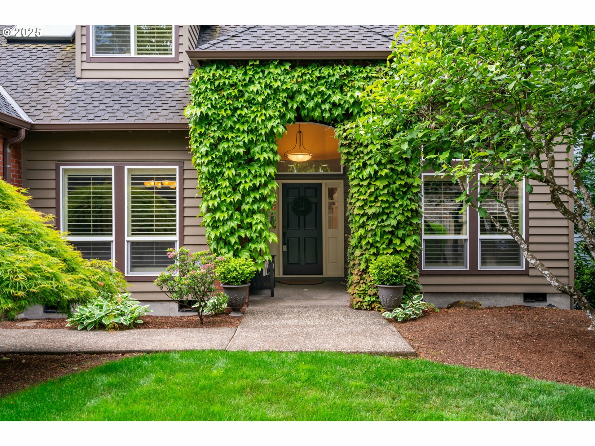 Property Photo: 5666 Grand Oaks Dr OR 97035