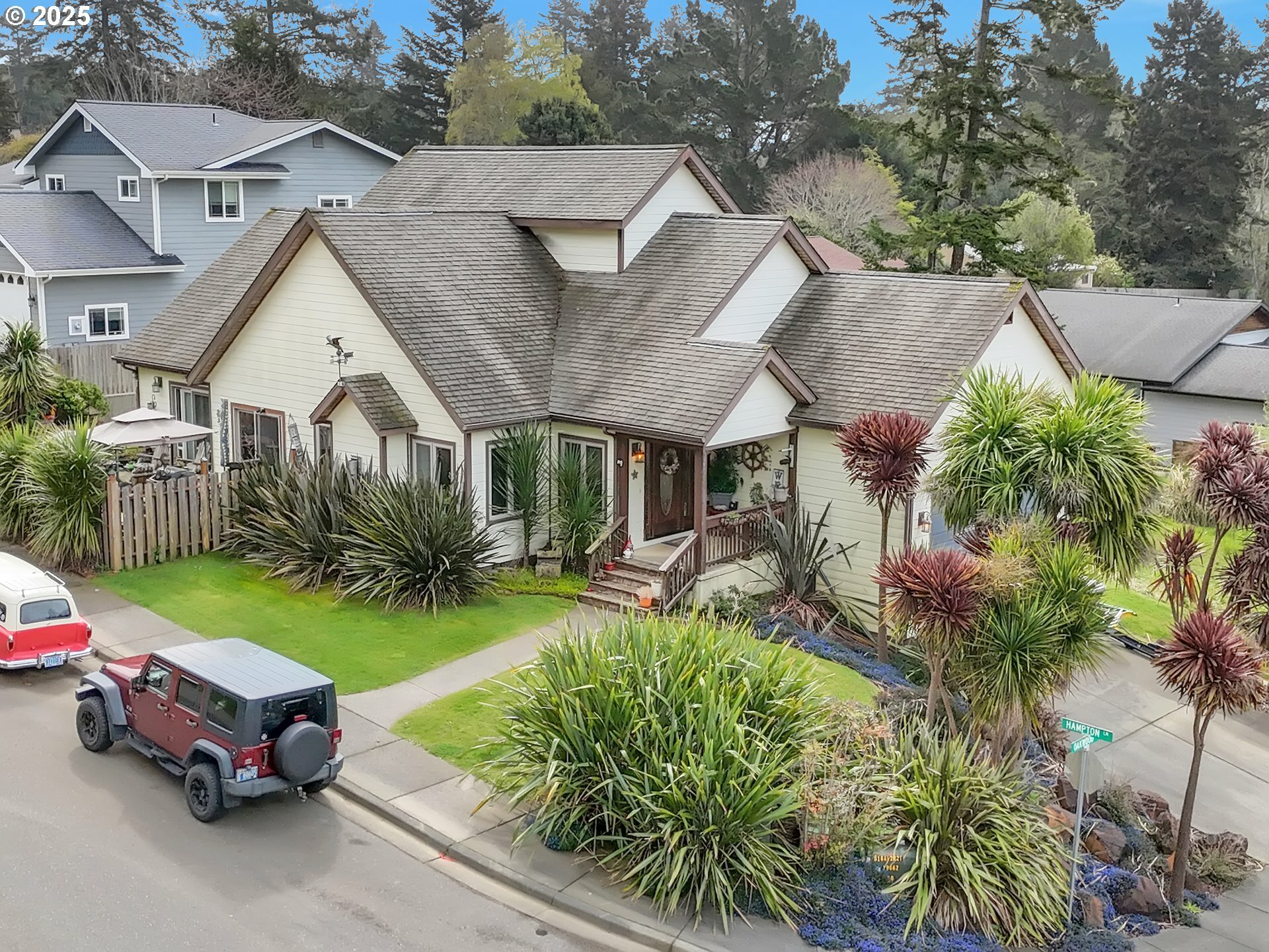 Property Photo: 6931 Oakwood Ct OR 97415