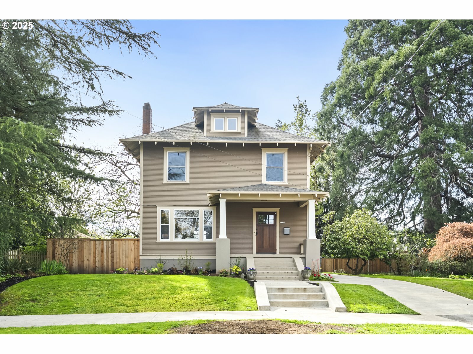 Property Photo: 1725 NE 52nd Ave OR 97213