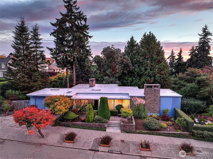 Property Photo:  4221 W Armour Street  WA 98199 