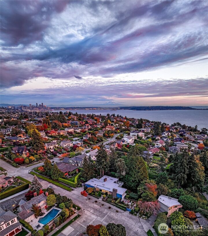 Property Photo:  4221 W Armour Street  WA 98199 