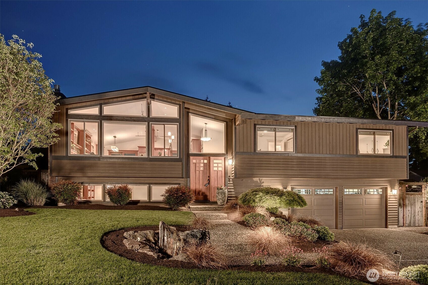 Property Photo: 5829 112th Place NE WA 98033