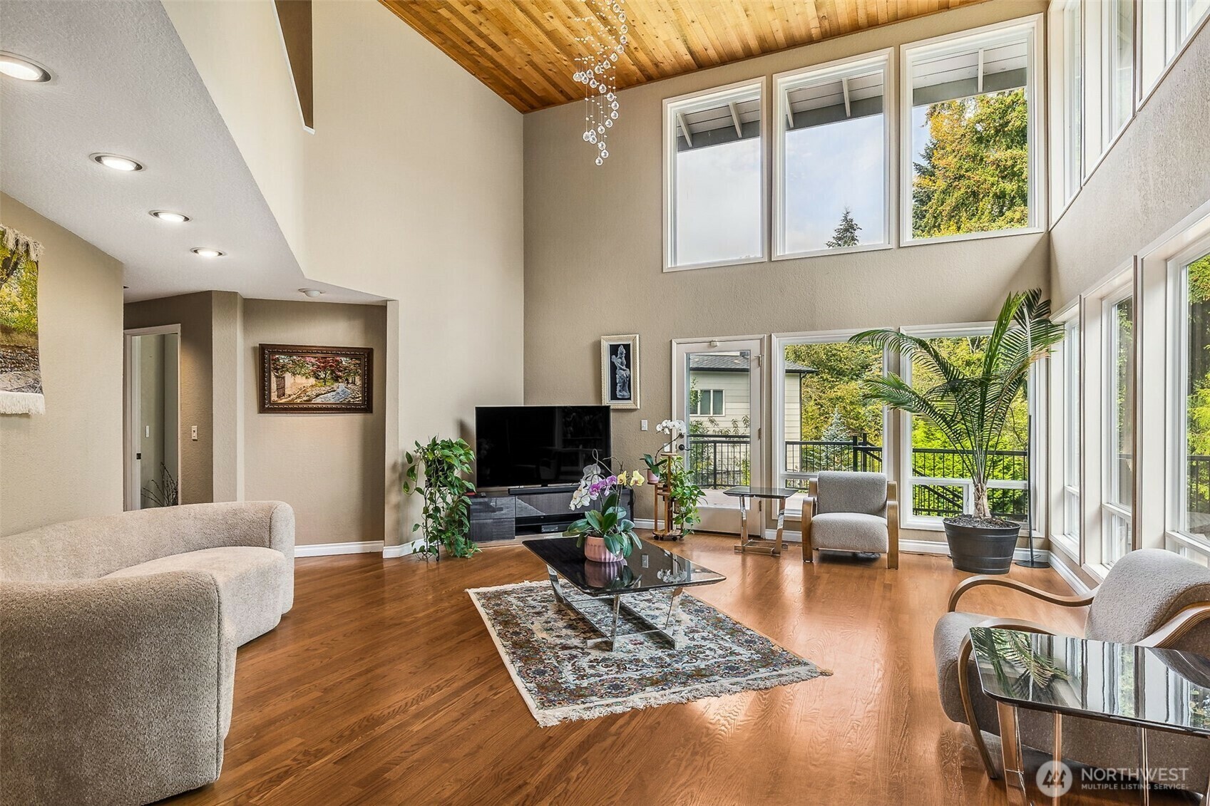 Property Photo: 18524 SE 60 Street WA 98027