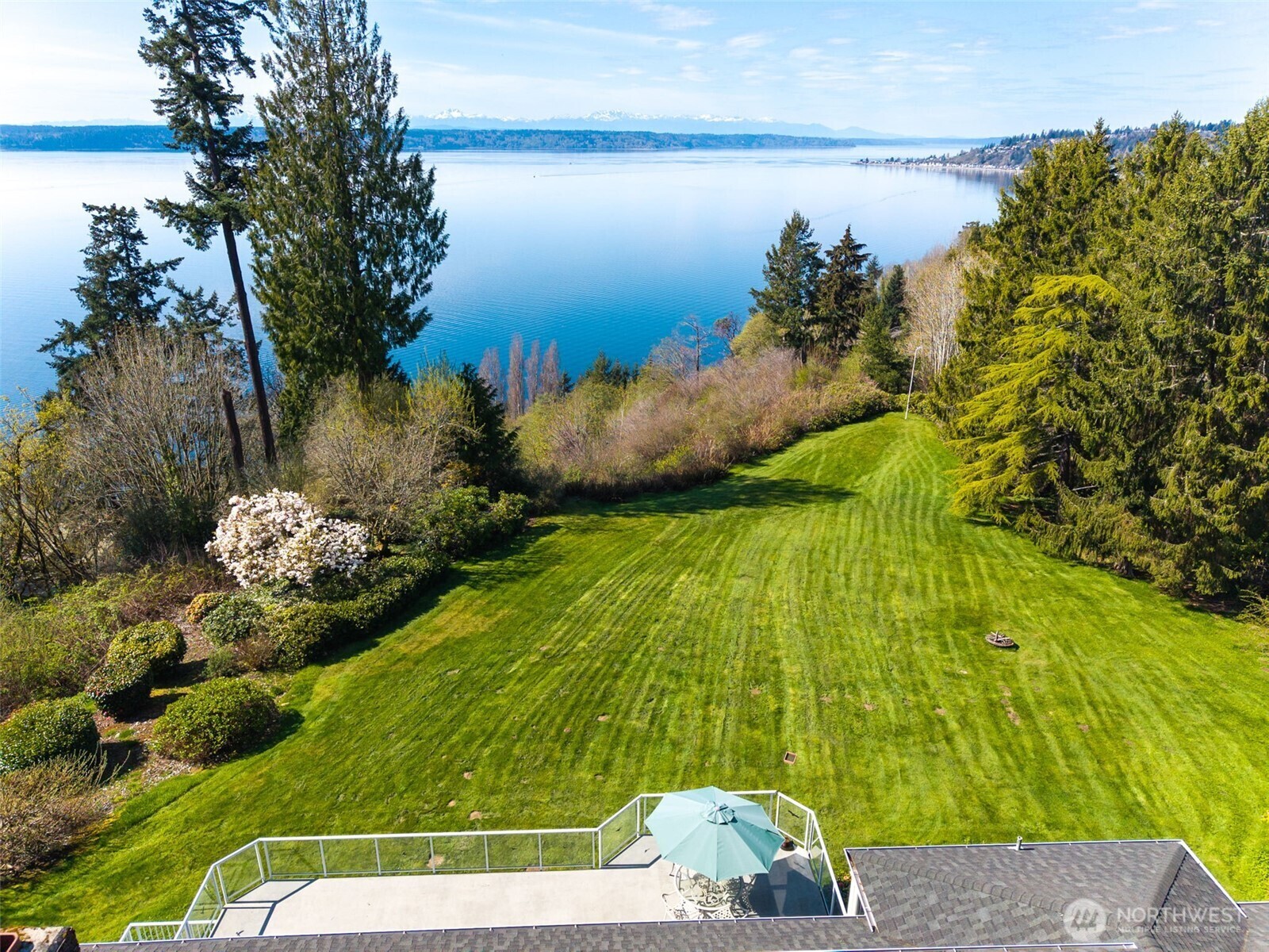Property Photo: 727 SW 199th Place WA 98166