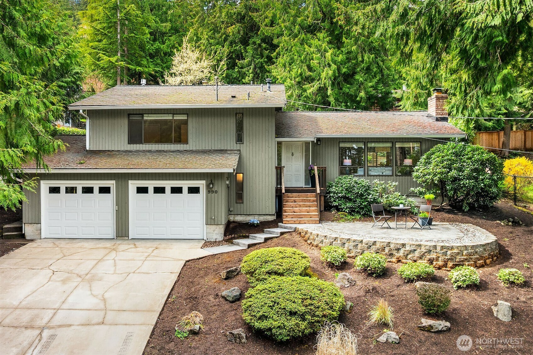 Property Photo: 990 Greenwood Boulevard SW WA 98027