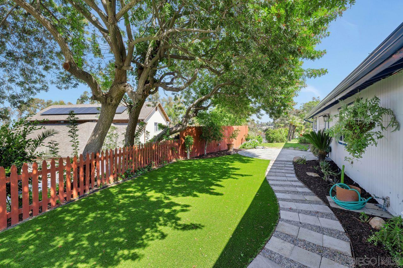 Property Photo: 8852 Carmir Dr CA 92071