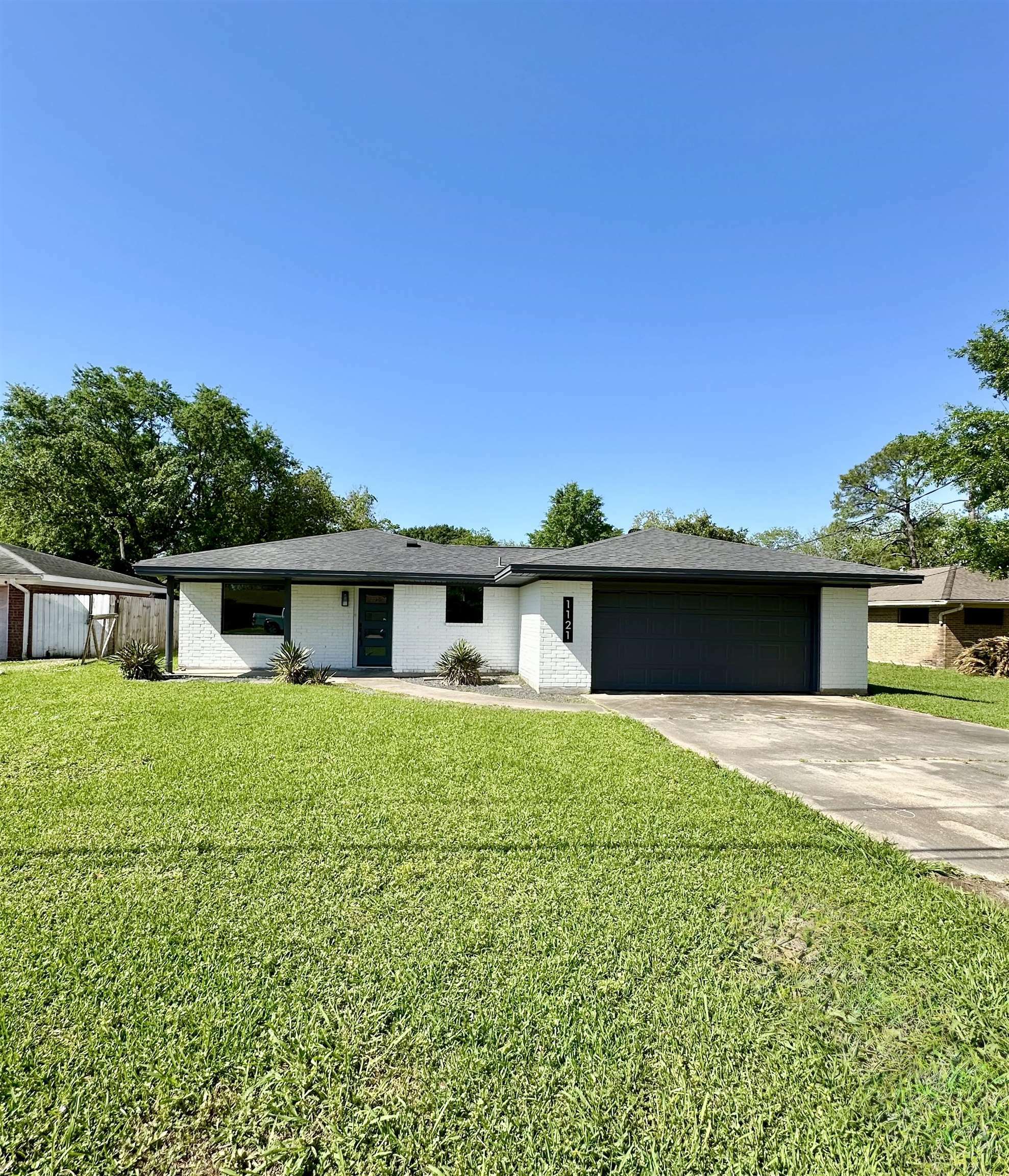 Property Photo: 1121 Bowlin TX 77651