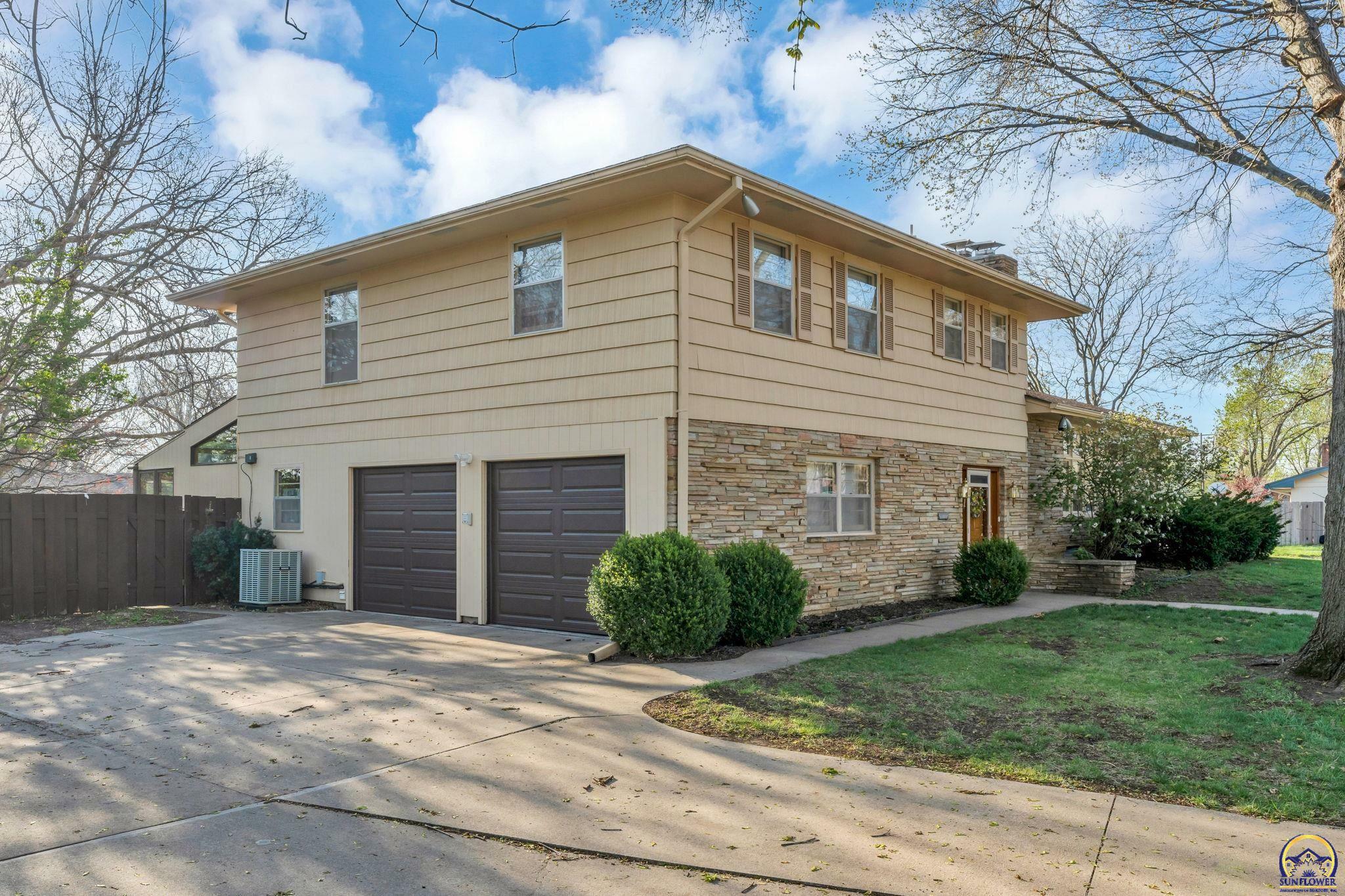 Property Photo: 2324 SW Meadow Ct KS 66614