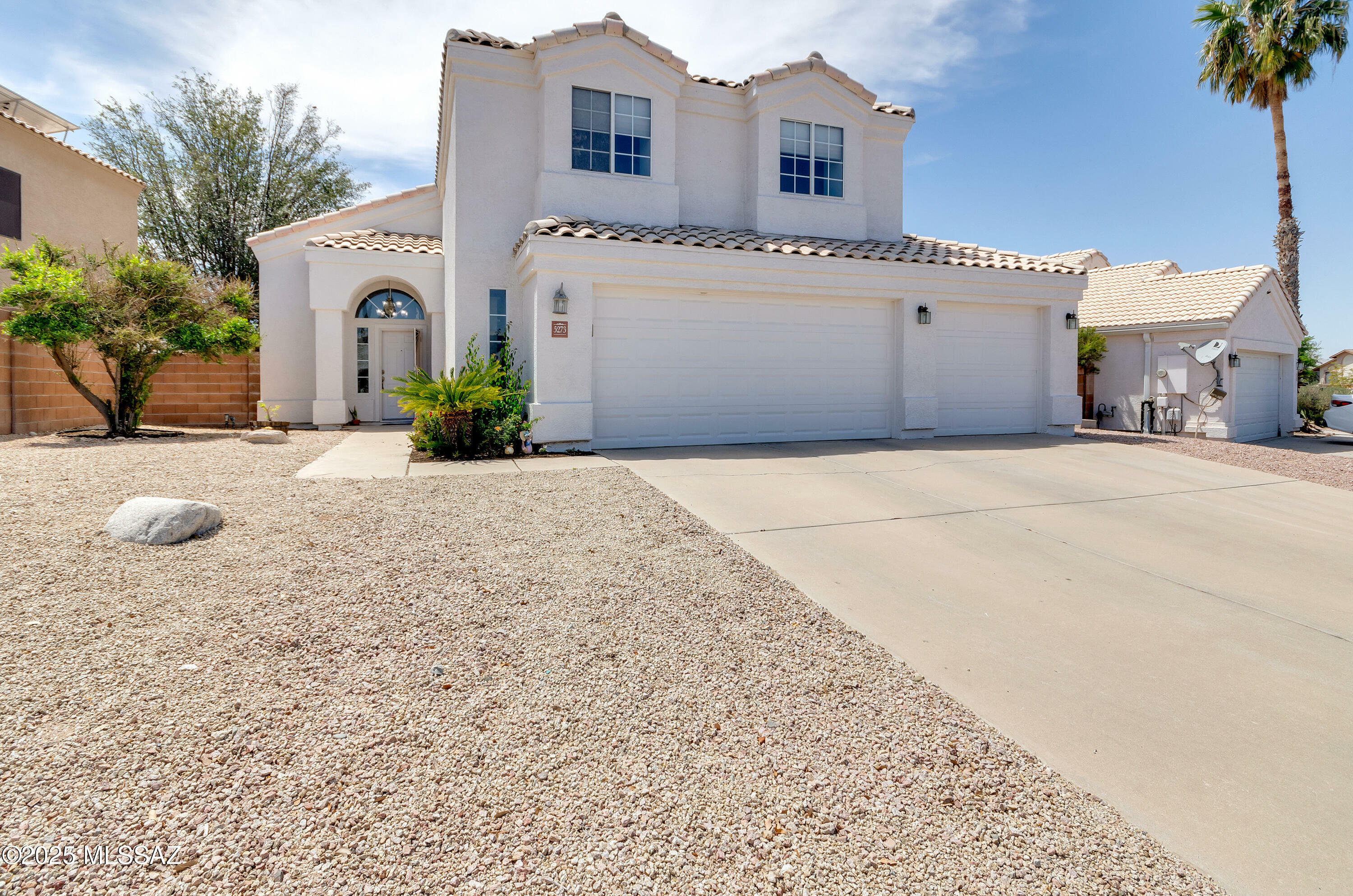 5273 W Fireopal Way  Tucson AZ 85742 photo