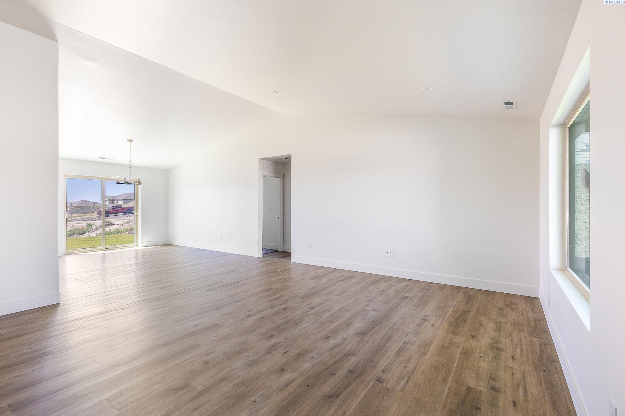Property Photo:  2880 S Osborne St  WA 99338 