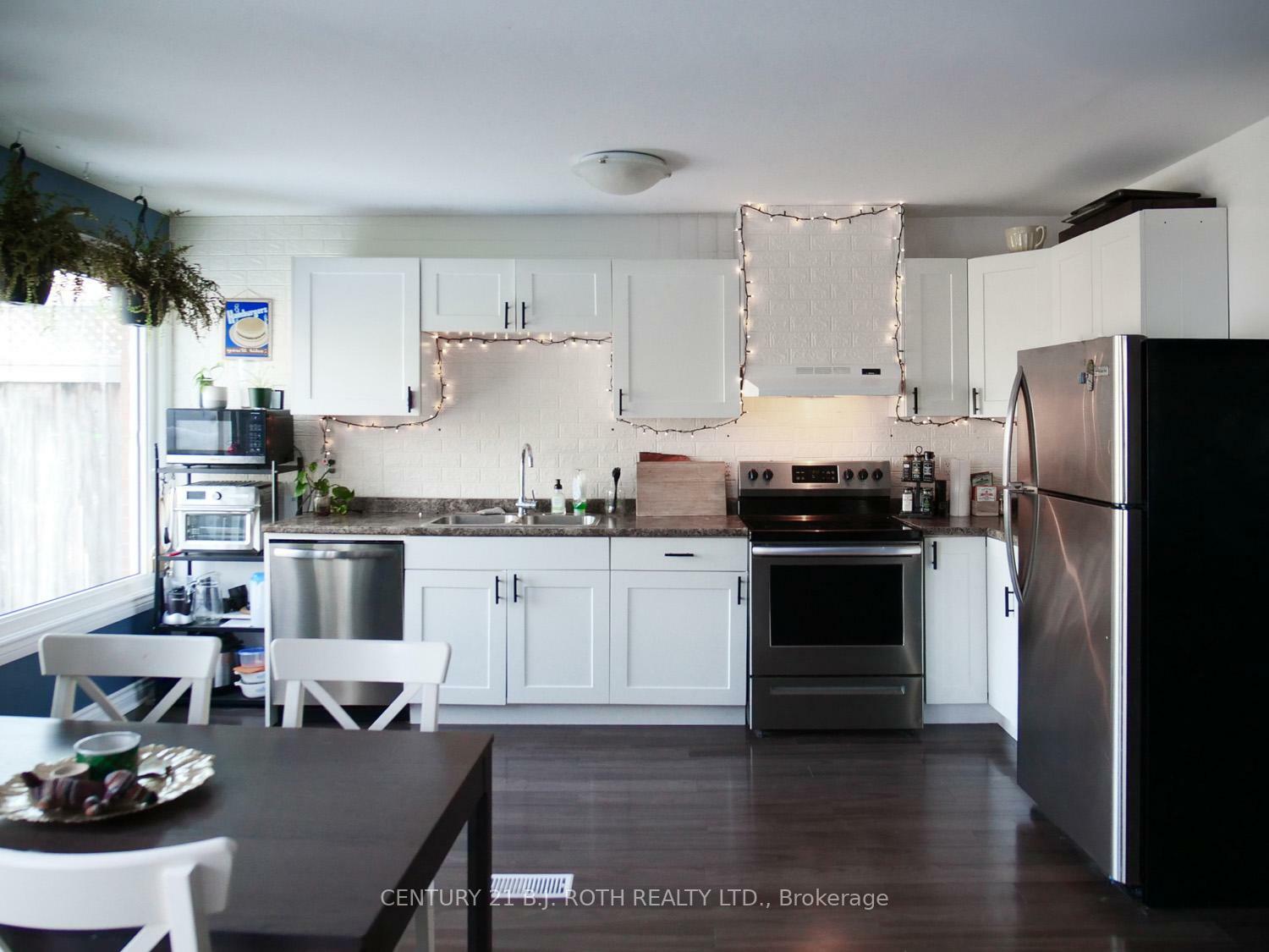 Photo de la propriété: 157A Cumberland Street ON L4N 2P9