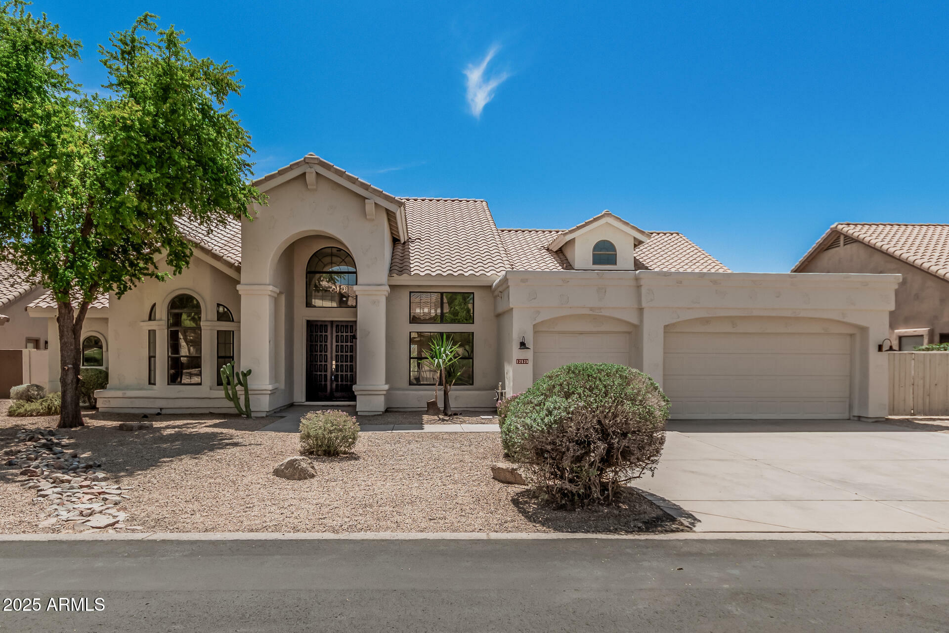Property Photo: 12525 E Lupine Avenue AZ 85259