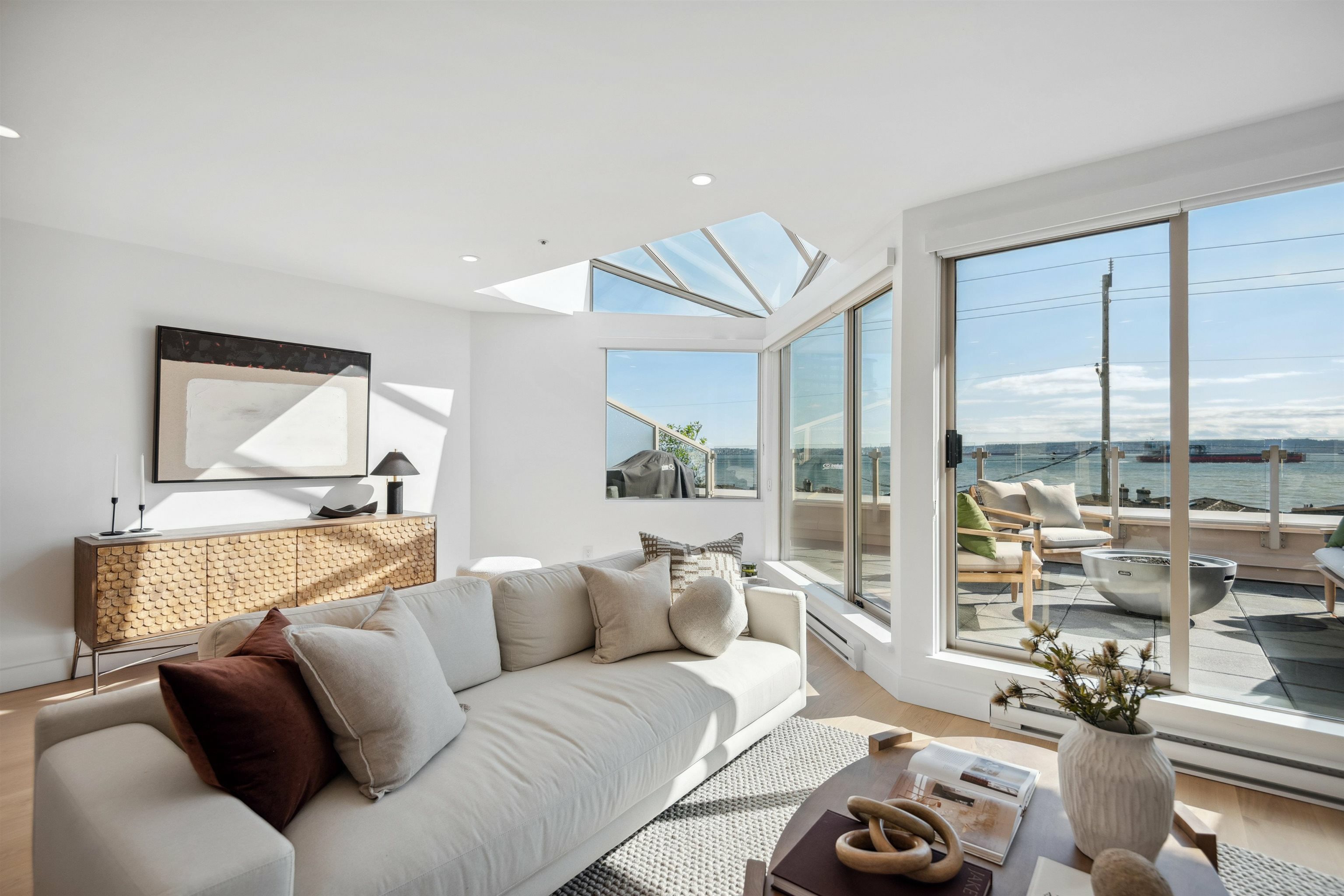 Property Photo: 2433 Bellevue Avenue 207 BC V7V 1E1