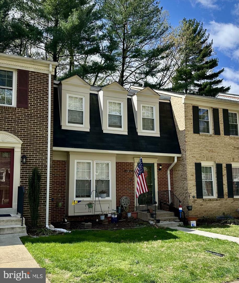Property Photo: 7917 Treeside Court VA 22152