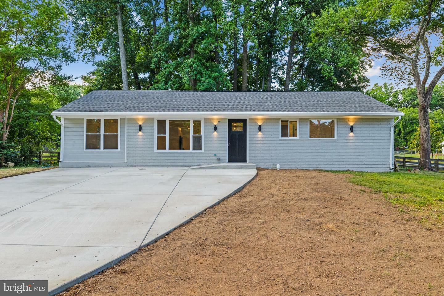 Property Photo: 7129 Catlett Street VA 22151