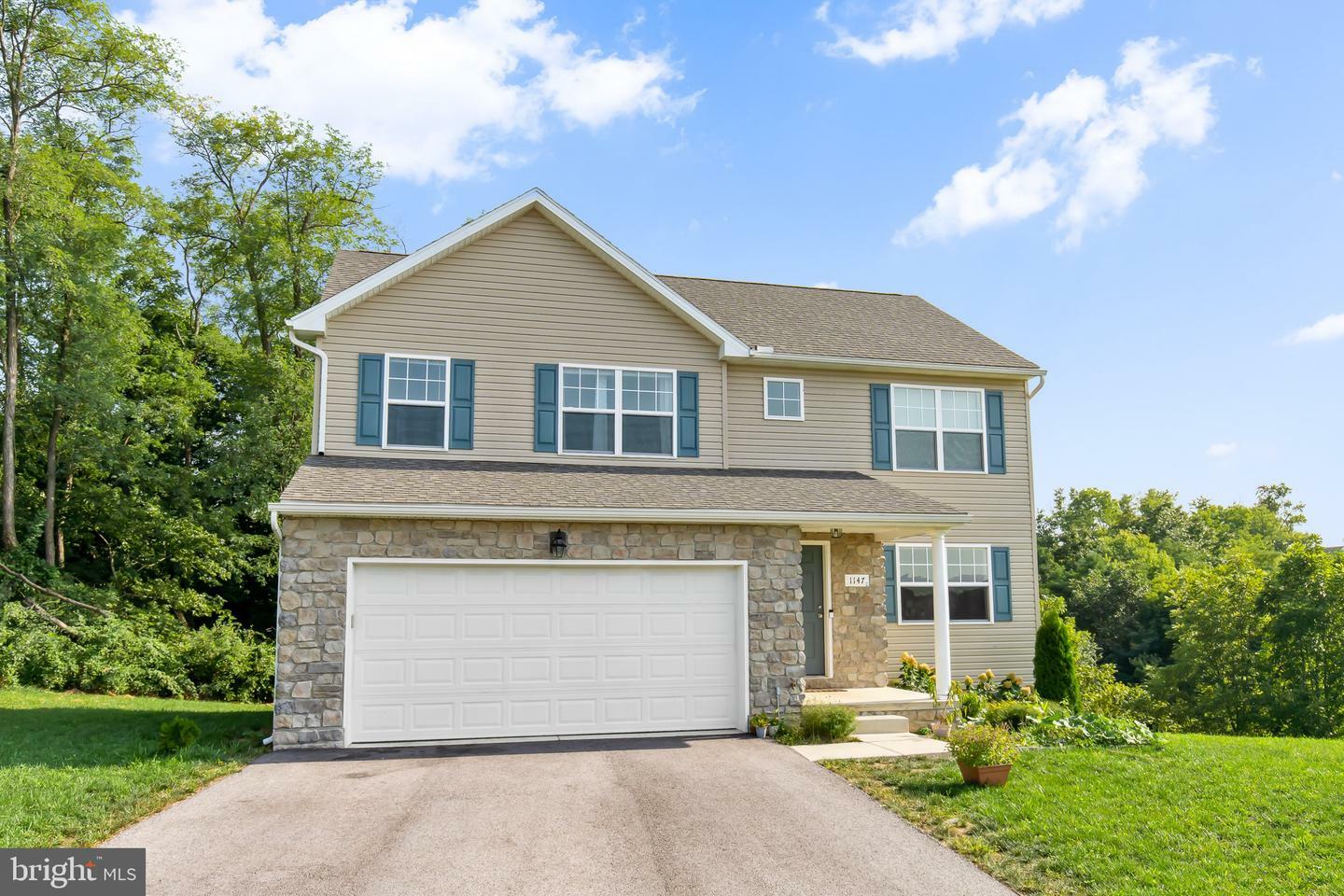 Property Photo: 1147 Alder Court PA 17408