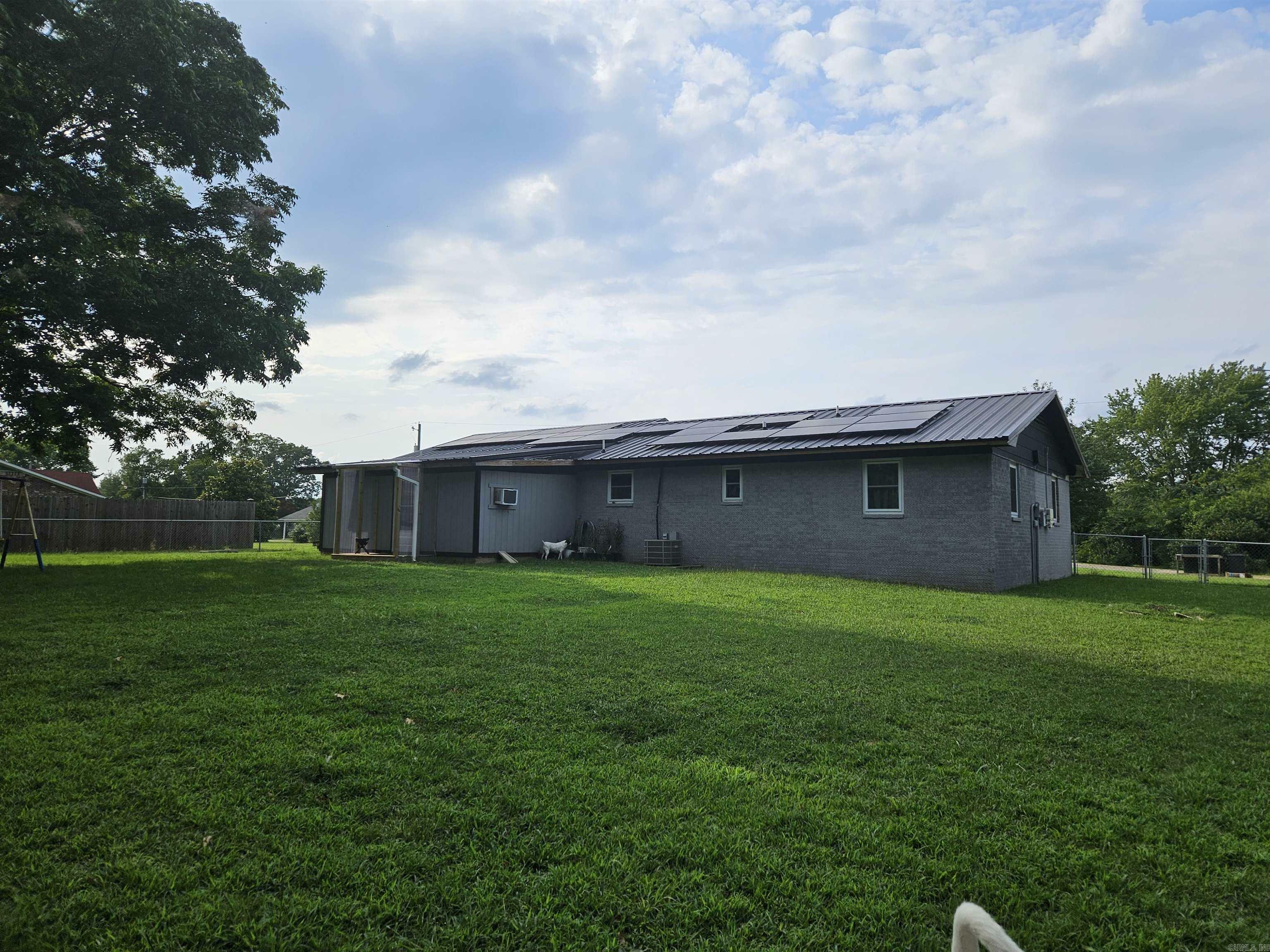 Property Photo: 1139 Crescent Drive AR 71953