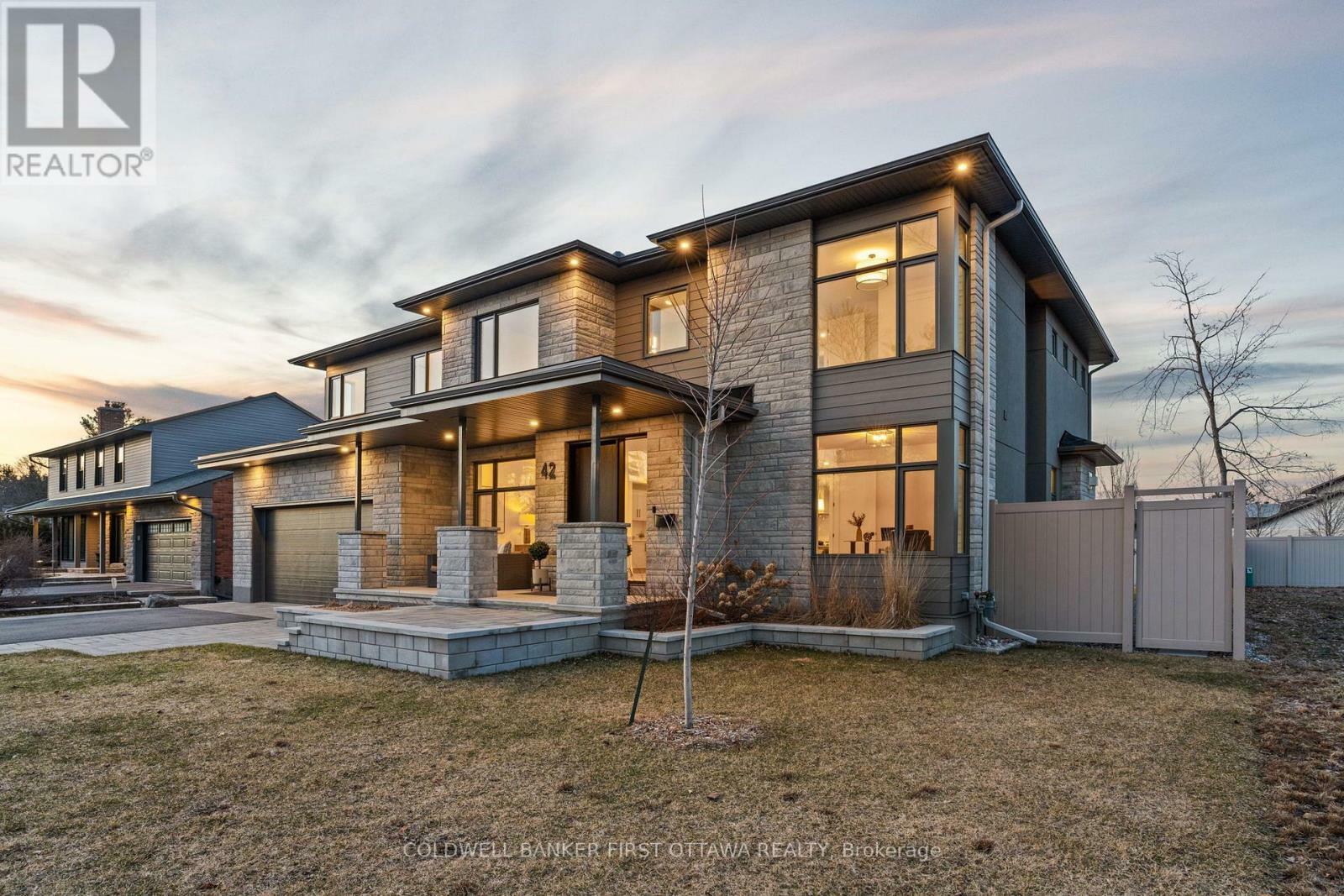 Property Photo: 42 Parkland Crescent ON K2H 7W5