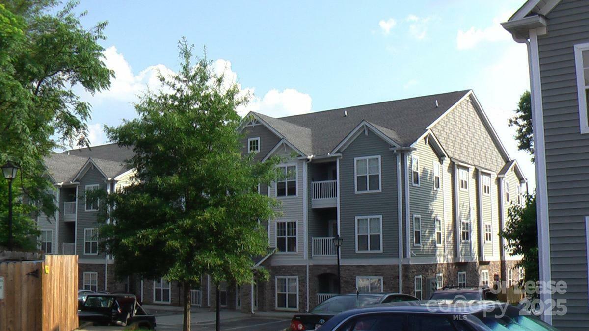 Property Photo: 160 Parkwood Avenue NC 28206