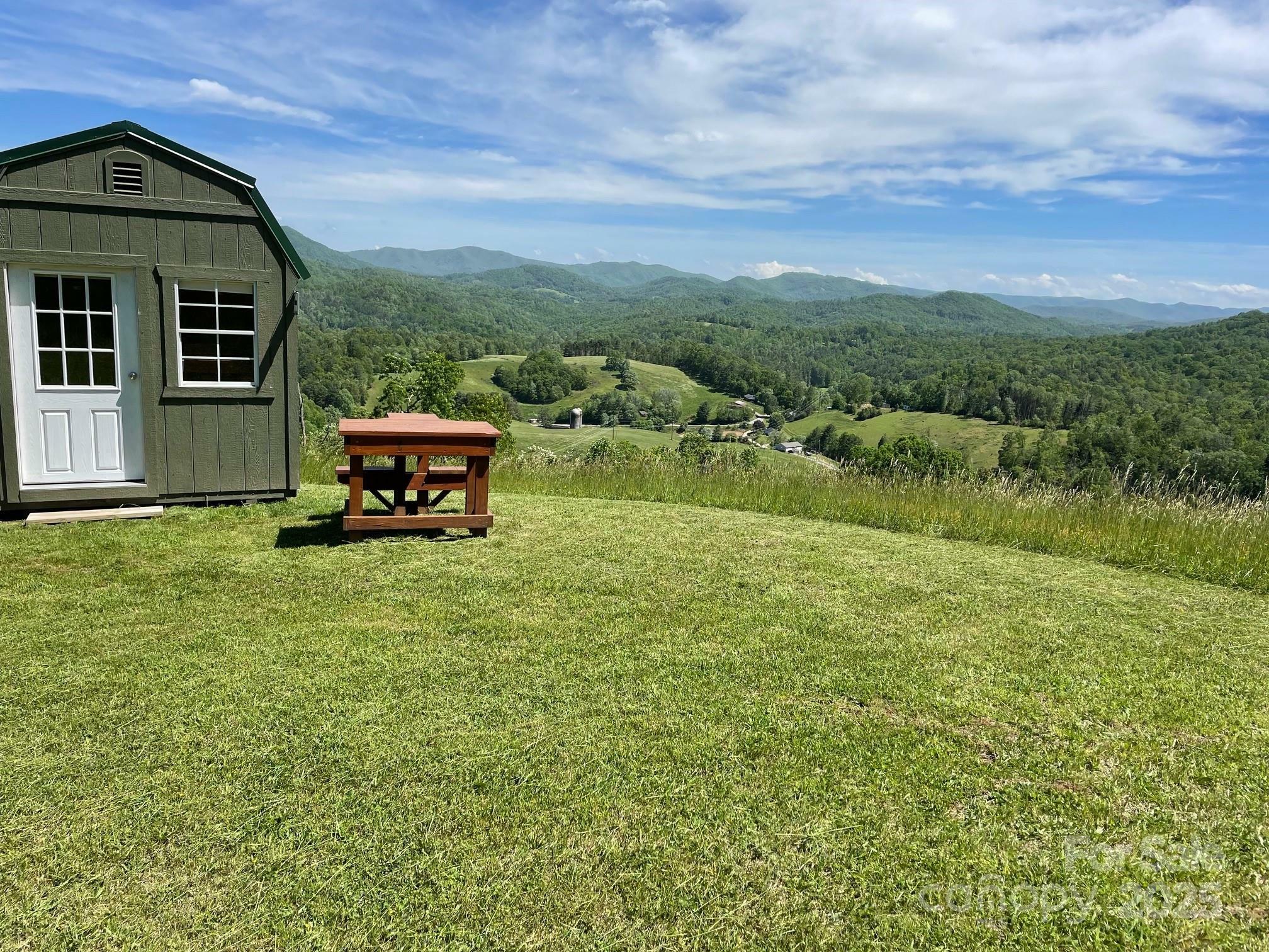 Property Photo: 999 Chestnut Mountain Drive NC 28740
