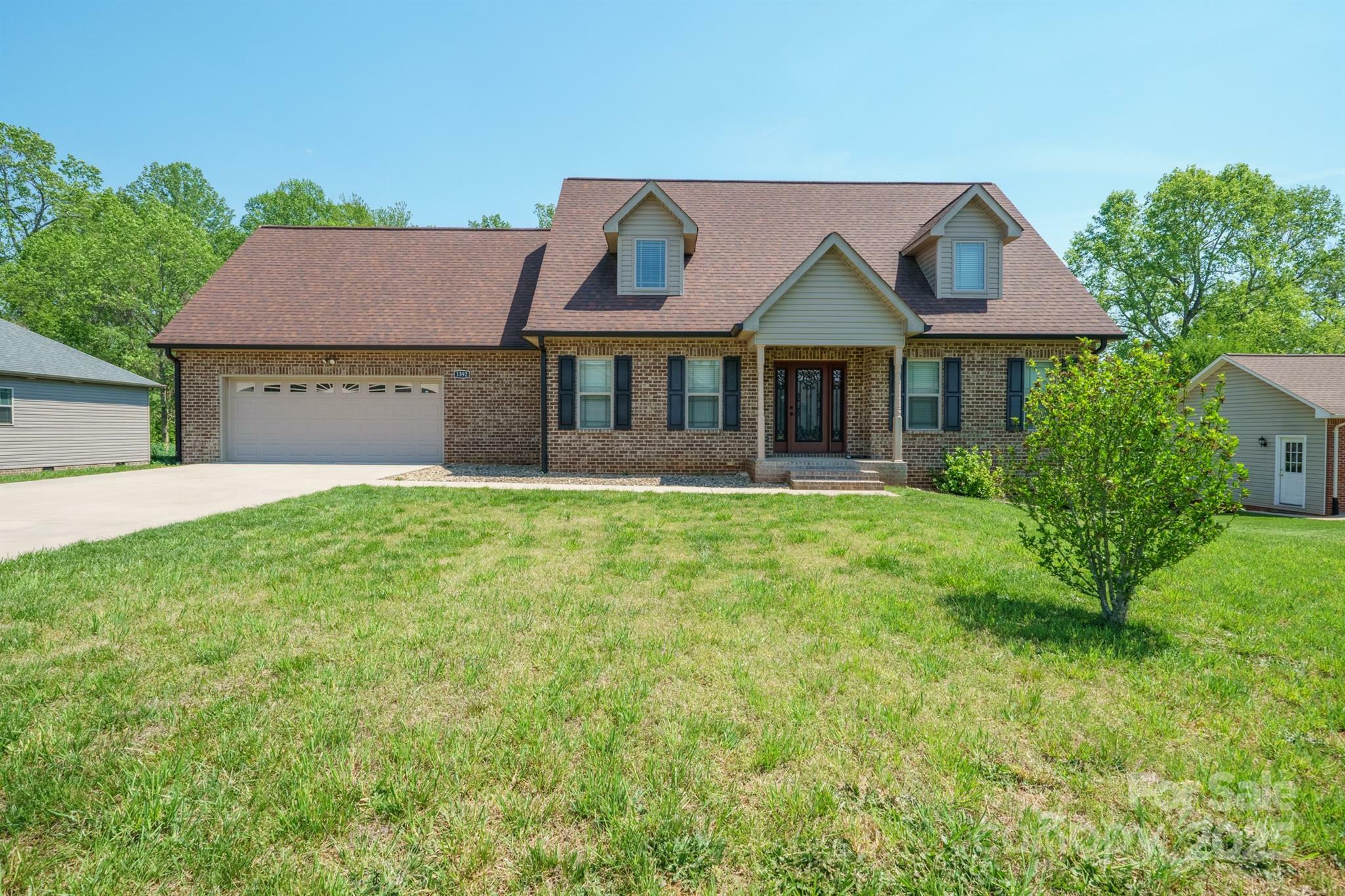 Property Photo: 1592 Farmington Hills Drive NC 28613
