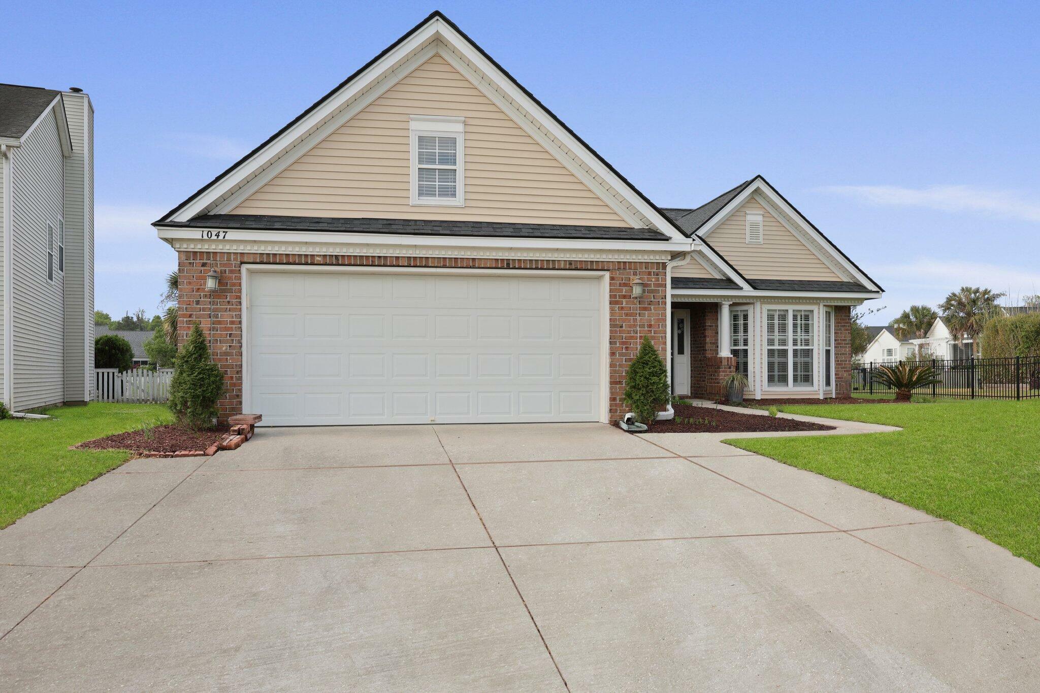 Property Photo: 1047 Tyron Circle SC 29414