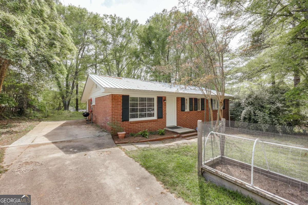 Property Photo: 355 Knottingham Drive GA 30606