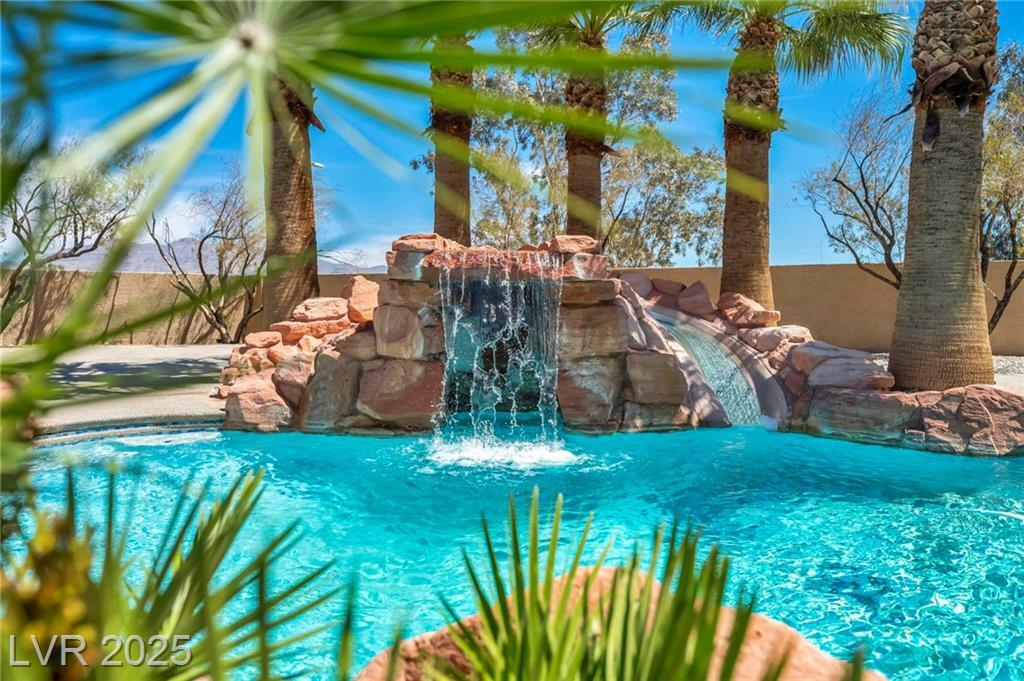Property Photo: 9504 Empire Rock Street NV 89143