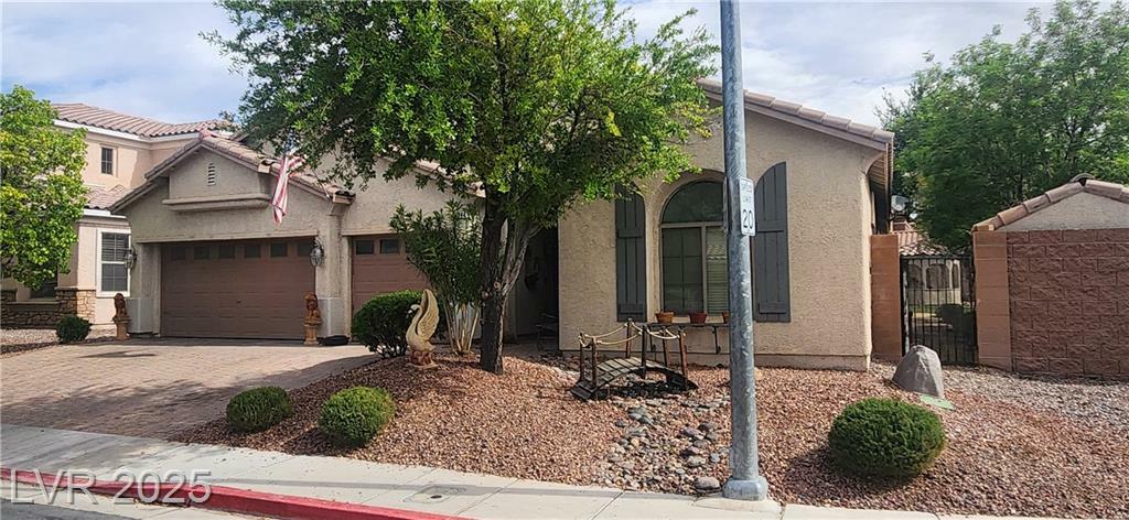 Property Photo: 6944 Puetollano Drive NV 89084