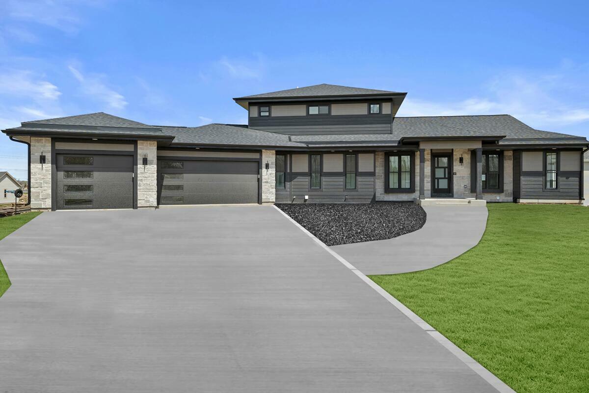 Property Photo: N54w19358 Broadwing Pl WI 53051