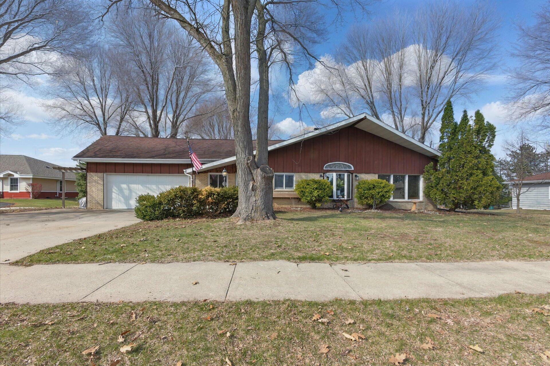 Property Photo: 1224 Sell Dr WI 53027