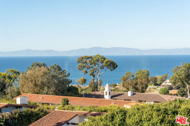 Property Photo:  2315 Via Pinale  CA 90274 