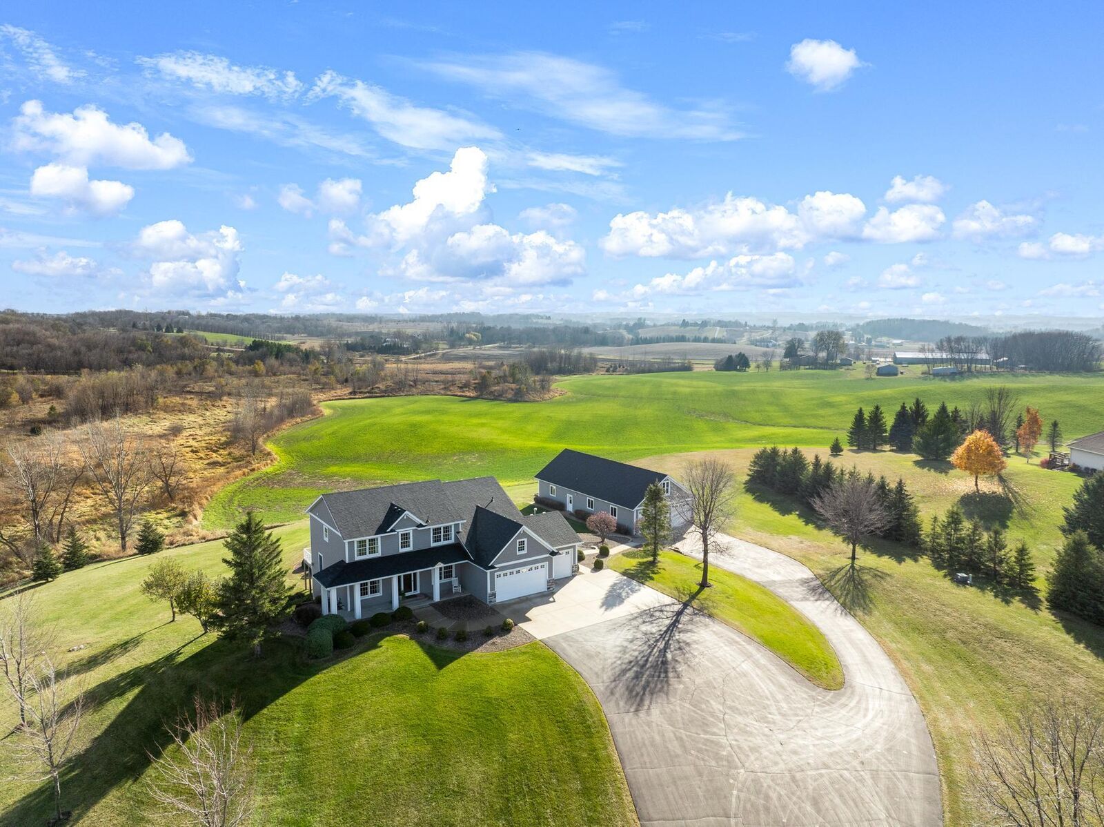 Property Photo: 7821 Harvest Drive MN 55020
