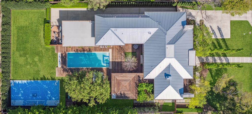 Property Photo: 11565 E Ricks Circle TX 75230