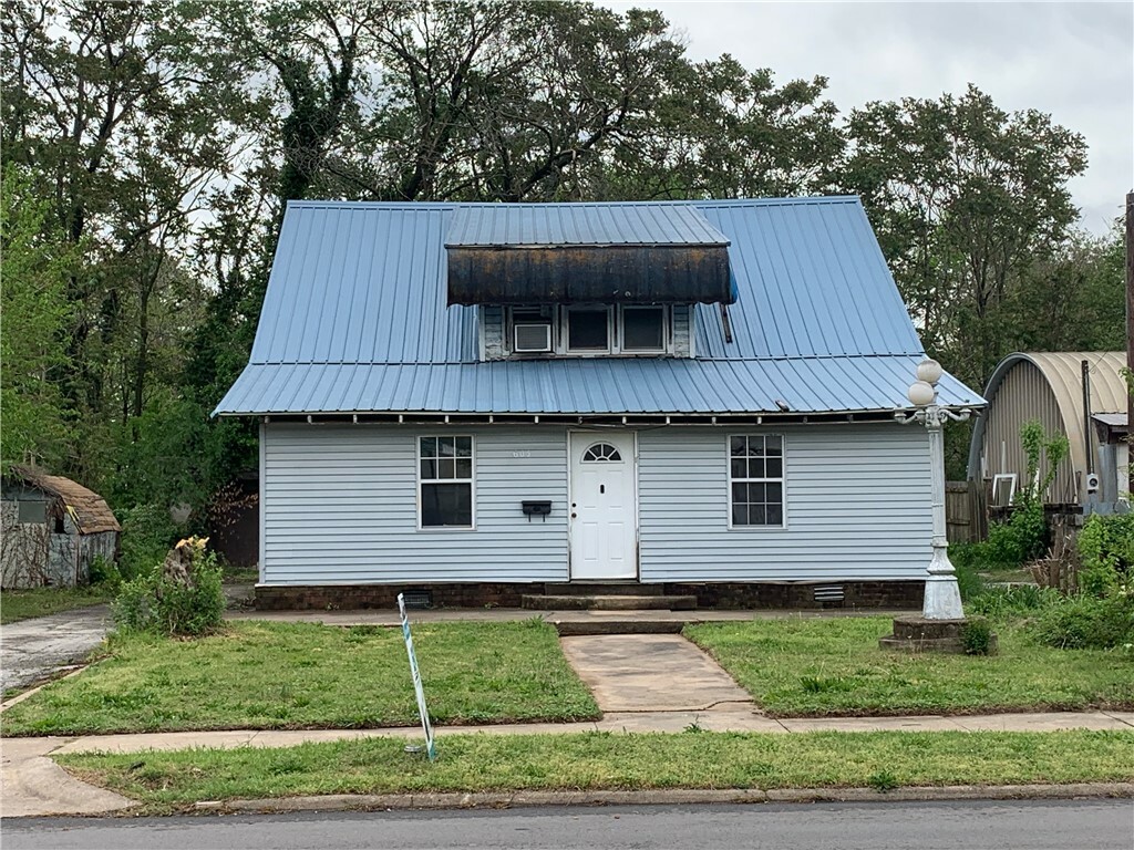 Property Photo: 603 Holcomb Street AR 72764