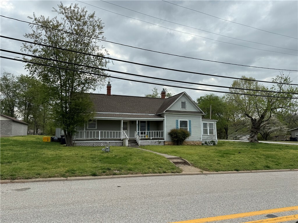 Property Photo: 301 N Chestnut Street AR 72601