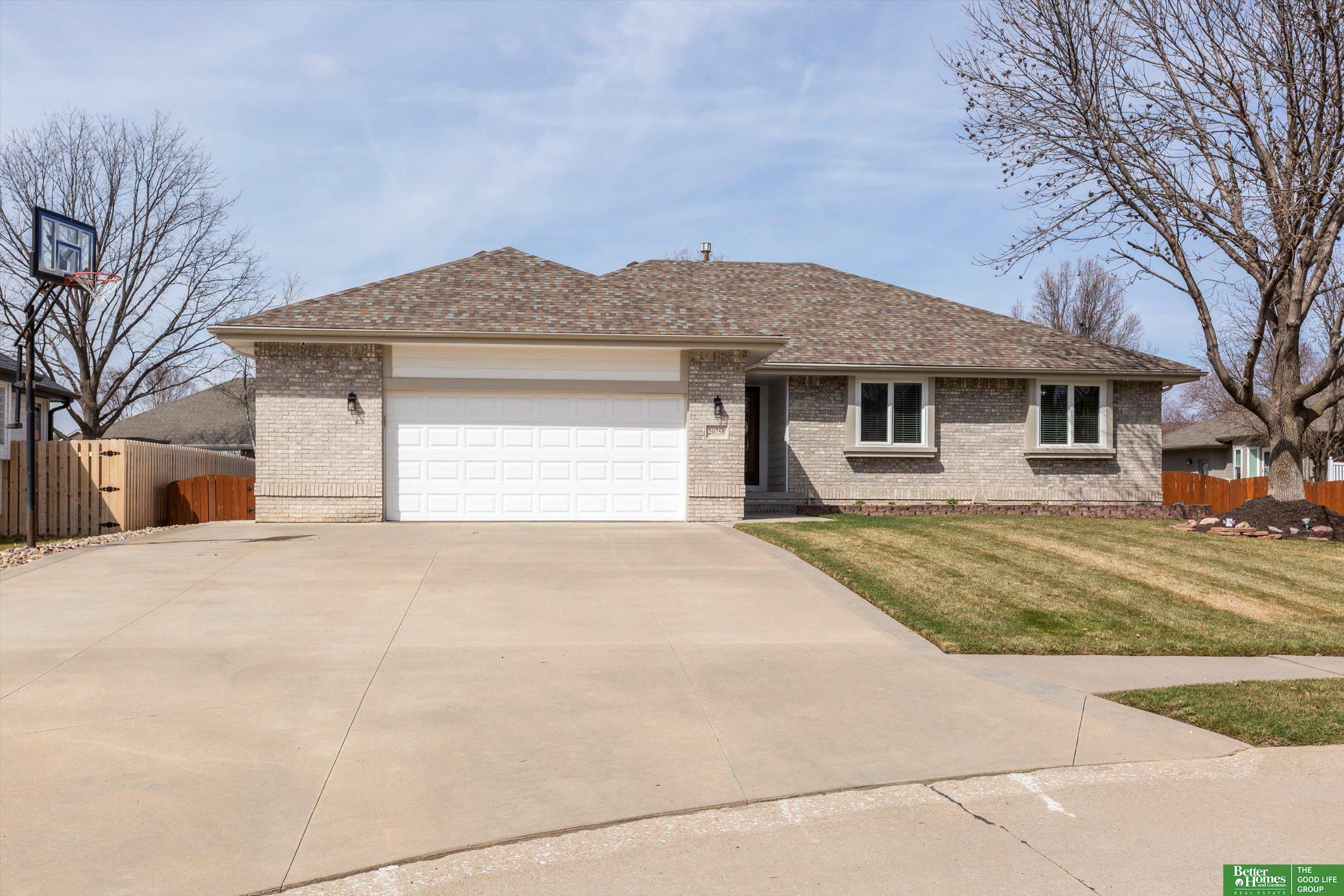Property Photo: 20756 Ginkgo Circle NE 68022